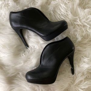 Deep V Booties, Size 8